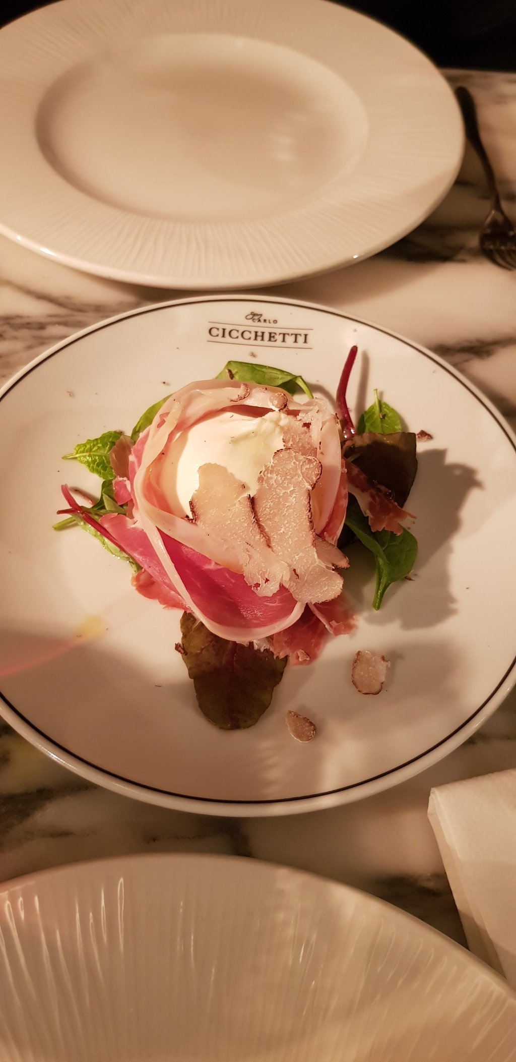 burrata, parma ham, black truffle, mozzarella