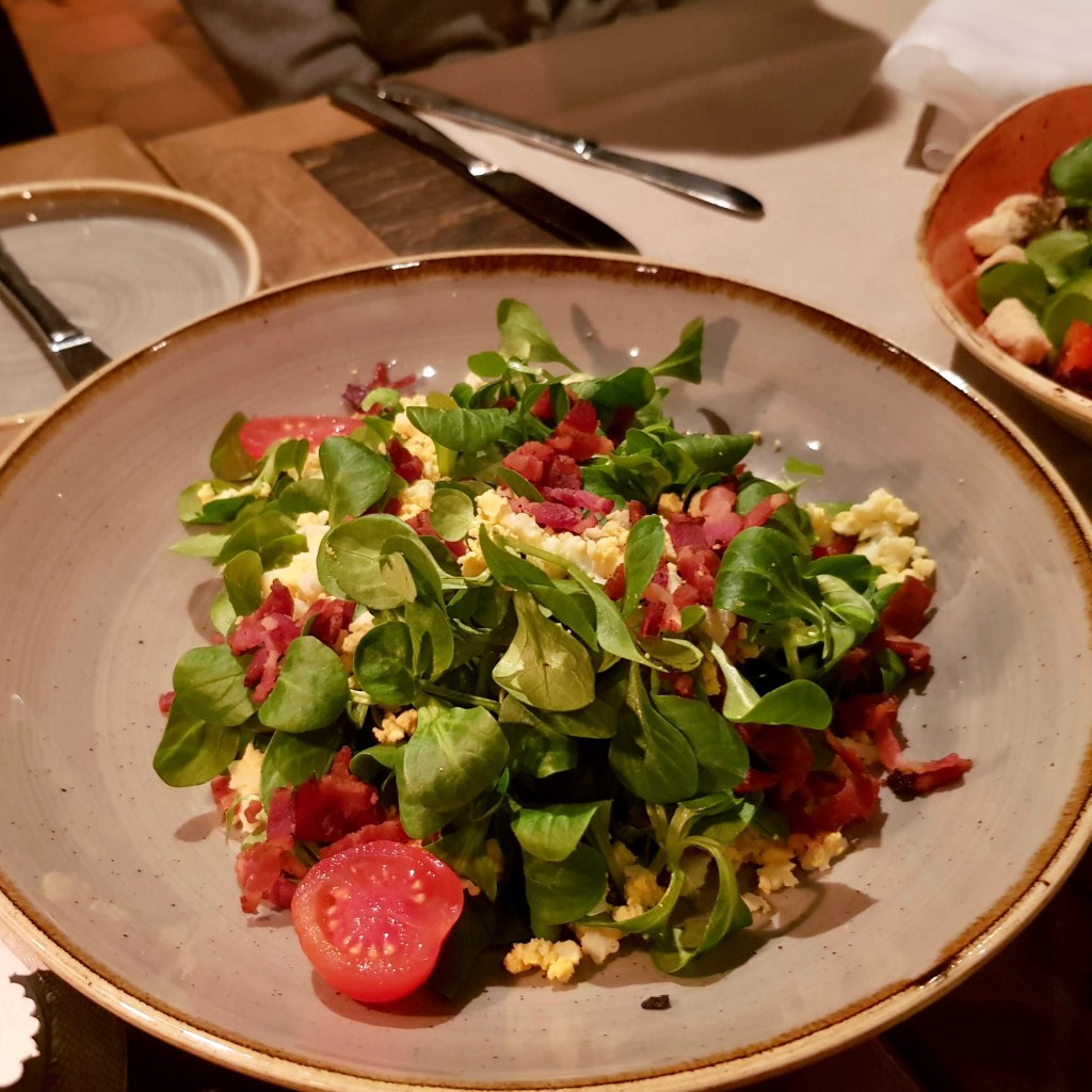 Cosy classic Swiss restaurant Grindelwald Switzerland charming dog friendly family couples friends cordon bleu chateaubriand salad good value large portion children menu ice cream