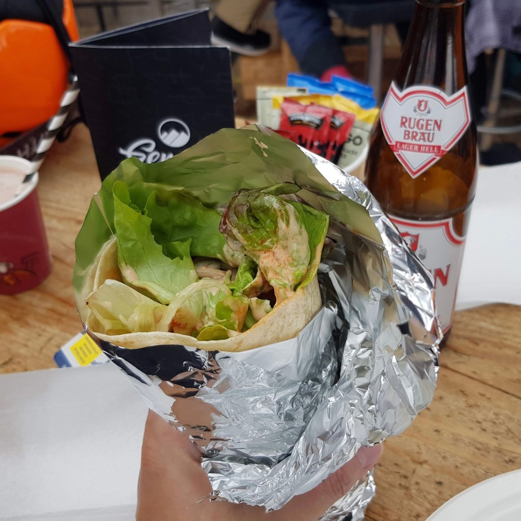 Genepi Hutte oberjoch après ski Grindelwald first nachos eiger skiing hiking nature mountains adventure outdoor snowboarding lunch burger kebab wrap fries crazy fun jungfrau view amazing