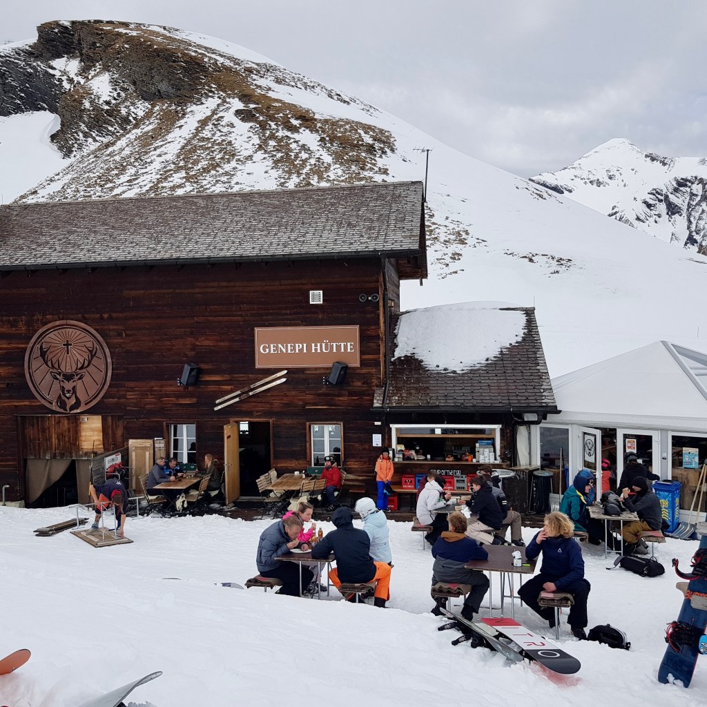Genepi Hutte oberjoch après ski Grindelwald first nachos eiger skiing hiking nature mountains adventure outdoor snowboarding lunch burger kebab wrap fries crazy fun jungfrau view amazing