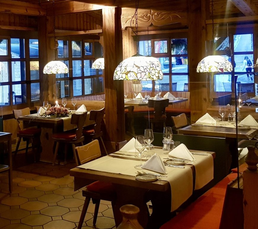 Cosy classic Swiss restaurant Grindelwald Switzerland charming dog friendly family couples friends cordon bleu chateaubriand salad good value large portion children menu ice cream
