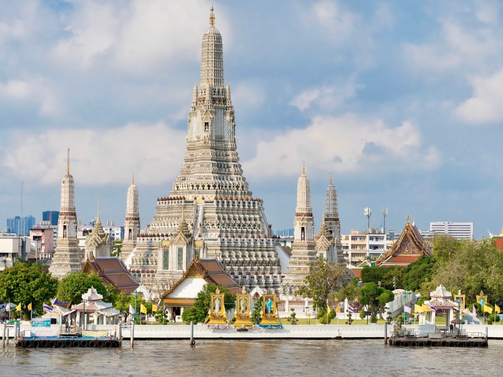 Bangkok travel itinerary Bangkok Glutton best travel tip Chawadee Nualkhair four day must see sights visit things to do eat restaurant cafe bar culture culinary gastronomy local street food guide city of angels