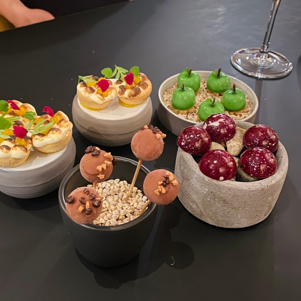 Restaurant Glacier Boutique Hotel Tasting Menu Grindelwald Artistic Locally Sourced Sustainable Ingredients Robert Steuri Service Relaxed Romantic Enjoyable