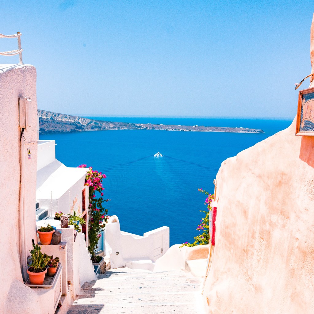 Off Peak Holiday Santorini Itinerary Travel Tips Oia Pathway