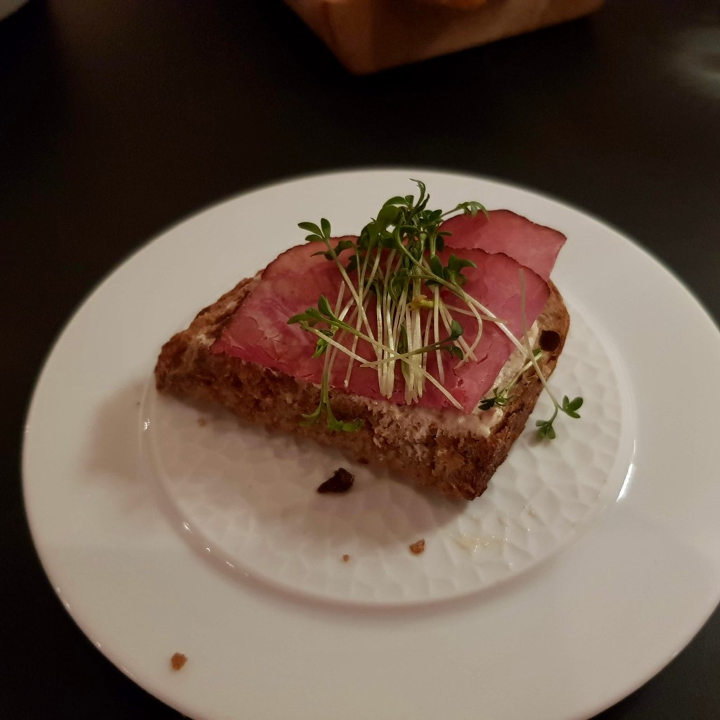 Restaurant Glacier Boutique Hotel Tasting Menu Grindelwald Artistic Locally Sourced Sustainable Ingredients Robert Steuri Service Relaxed Romantic Enjoyable