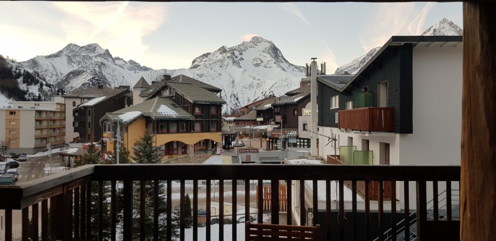 Residence Le Cortina Les Deux Alpes Balcony.jpg