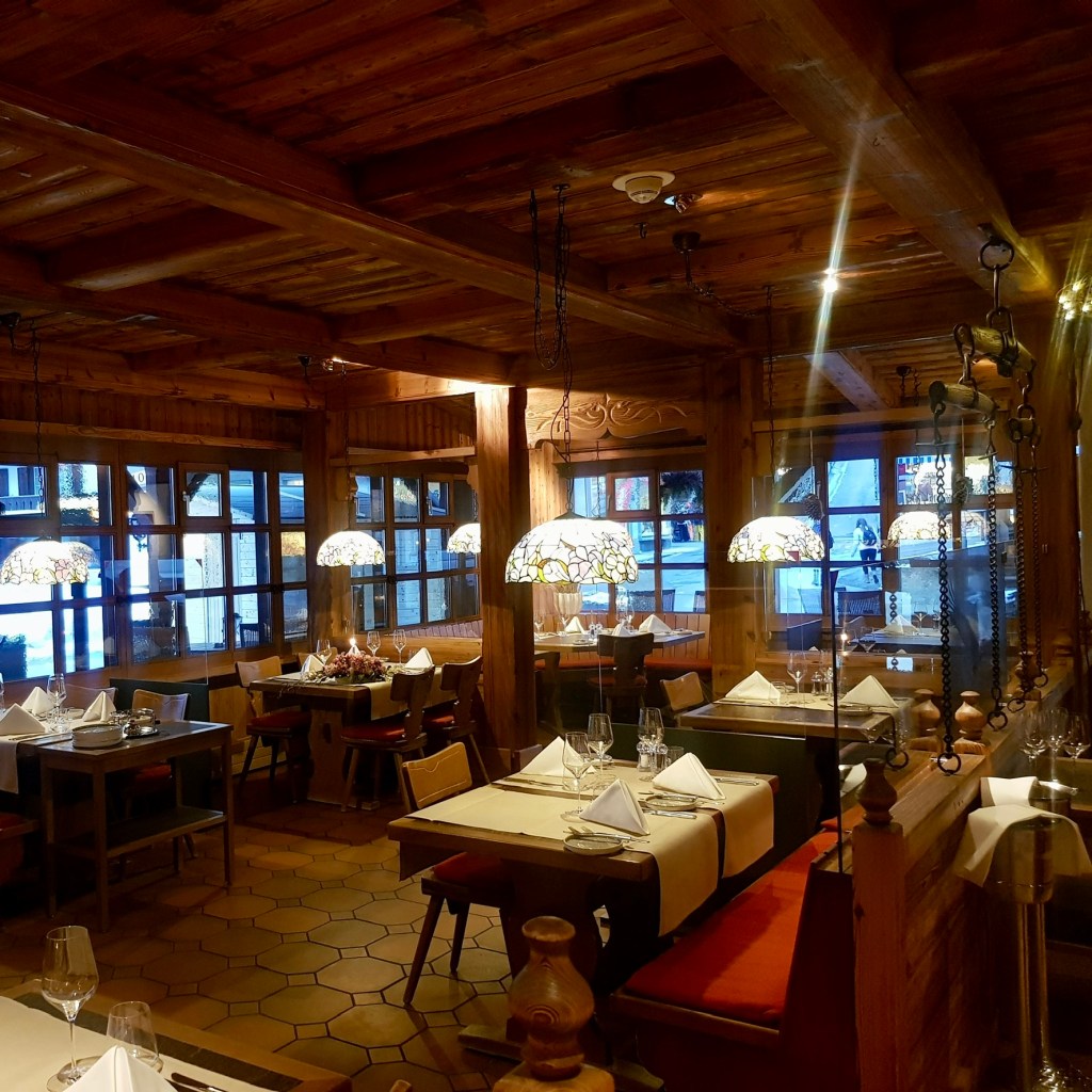 Sunstar Hotel Grindelwald Ski Resort Family Dog Friendly Comprehensive Spa Swimming Pool Massage Buffet Restaurant Breakfast Dinner Balcony Minibar Complimentary Shuttle Bus Snowboarding Rental Shop Mountain View