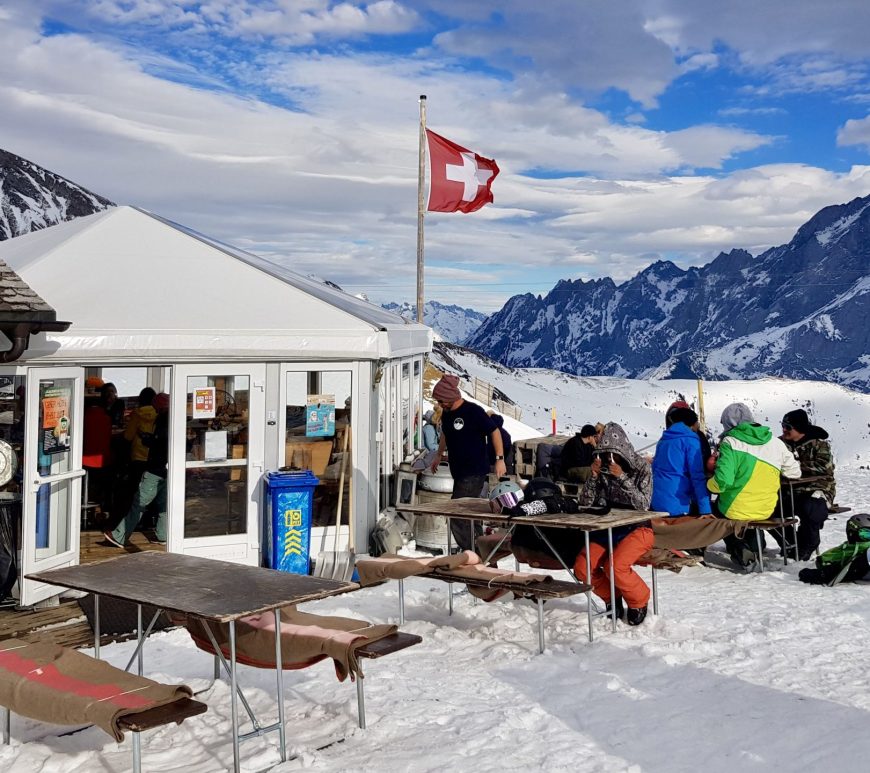 Genepi Hutte oberjoch après ski Grindelwald first nachos eiger skiing hiking nature mountains adventure outdoor snowboarding lunch burger kebab wrap fries crazy fun jungfrau view amazing