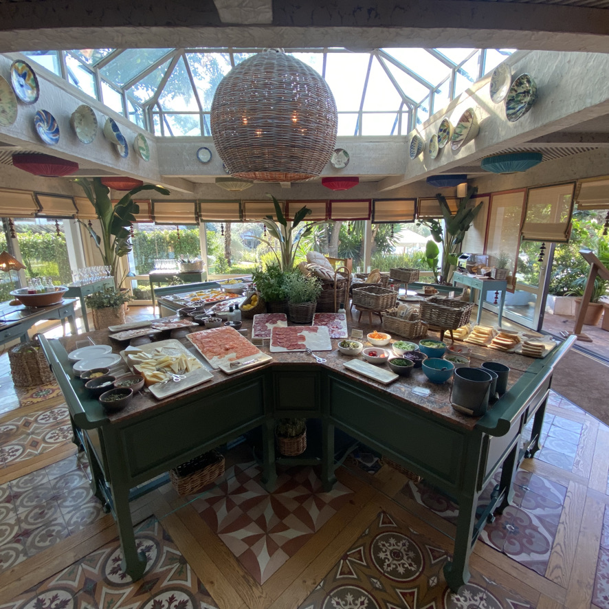 Marbella Club Timeless Charming Luxury Family Beach Front Hotel Wellness Mindfulness Yoga Pilates Meditation Grill Best Beef Steak Deck Chairs Swimming Pool Suite Lush Garden Kids Club Alfresco Dining Cocktail Summer