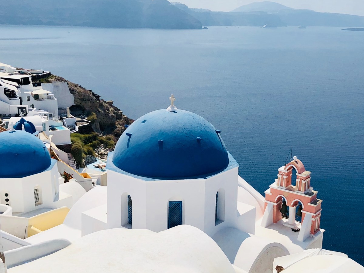 Perfect Holiday in Santorini, Greece – Itinerary and Travel Tips