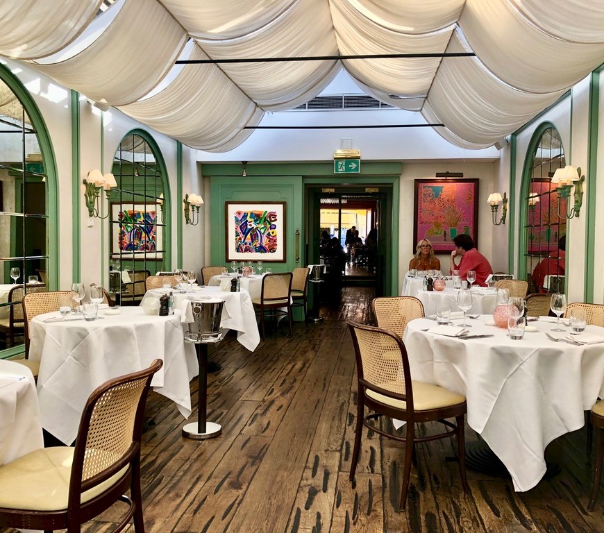 Daphne's Classic Italian Restaurant South Kensington Ambience
