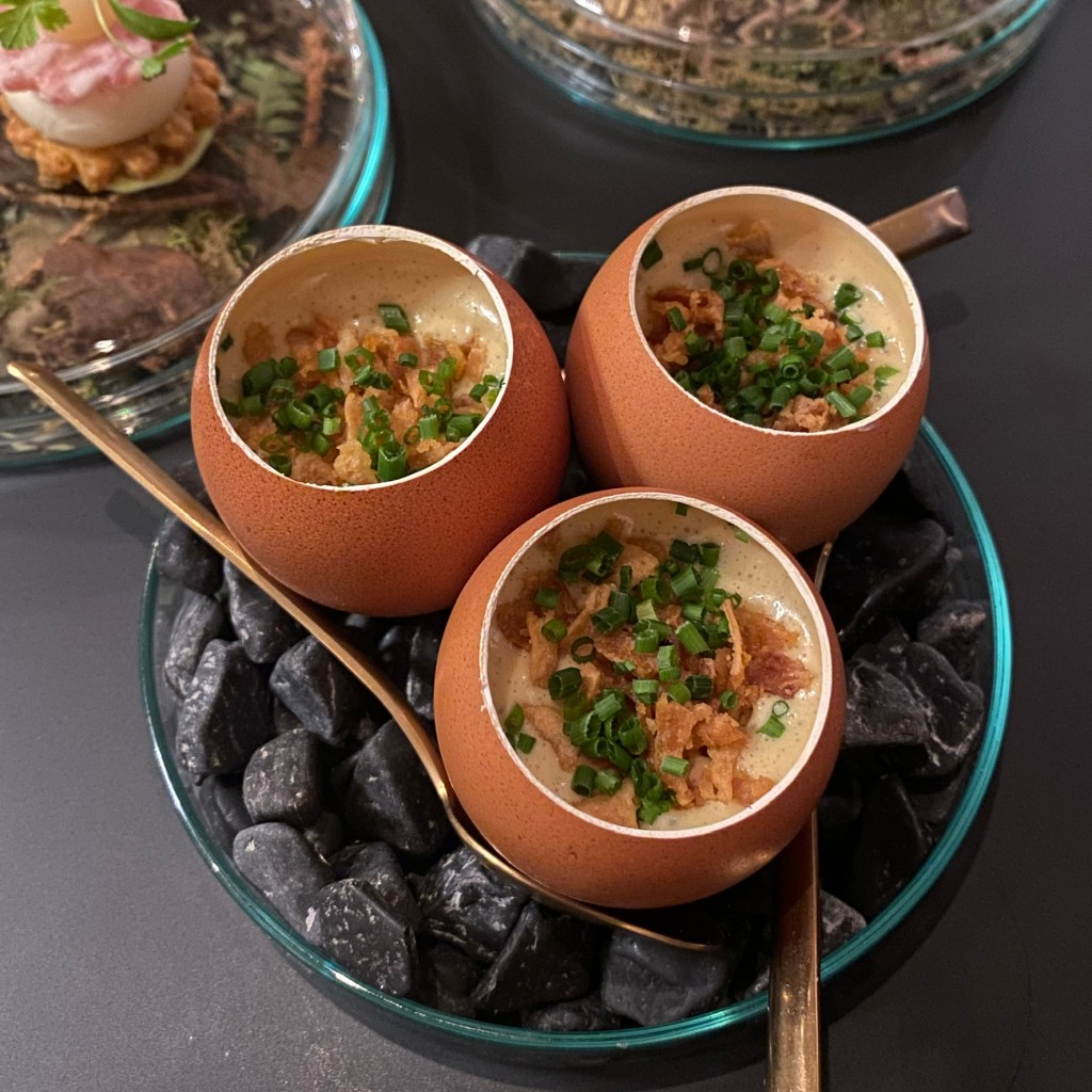 Restaurant Glacier Boutique Hotel Tasting Menu Grindelwald Artistic Locally Sourced Sustainable Ingredients Robert Steuri Service Relaxed Romantic Enjoyable